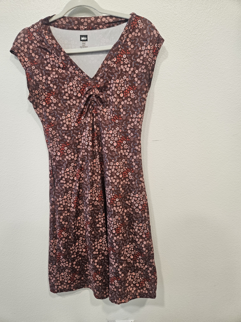 REI Brown Floral V-Neck Tunic with Pink Accents